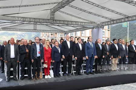 Xarici diplomatlar Kəlbəcərdə keçirilən Bal Festivalında iştirak ediblər