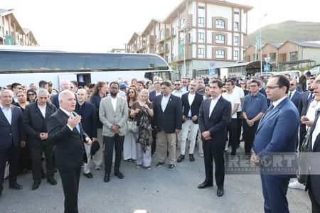 Xarici diplomatlar Kəlbəcərdə keçirilən Bal Festivalında iştirak ediblər