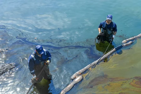 Baku Boulevard area waters cleaned of waste