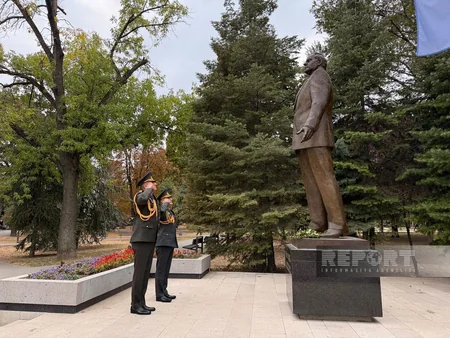 Azərbaycanın Serbiyadakı səfiri Belqradda Heydər Əliyevin abidəsini ziyarət edib
