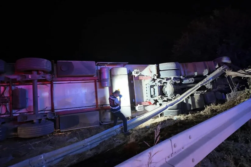 Bursada TIR motosikletə çırpılıb, iki nəfər ölüb