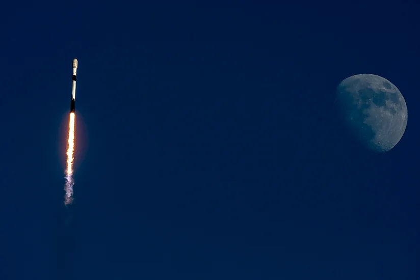 SpaceX вывела на орбиту три спутника O3b mPOWER