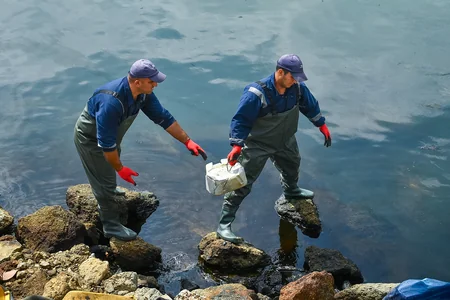 Baku Boulevard area waters cleaned of waste
