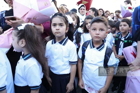 Məktəblərdə ilk dərs günü həyəcanı - FOTOREPORTAJ