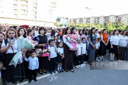 Məktəblərdə ilk dərs günü həyəcanı - FOTOREPORTAJ