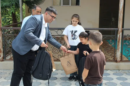 Azərşəkərdən kiçik məktəblilərə böyük sevinc