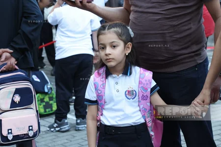 Məktəblərdə ilk dərs günü həyəcanı - FOTOREPORTAJ