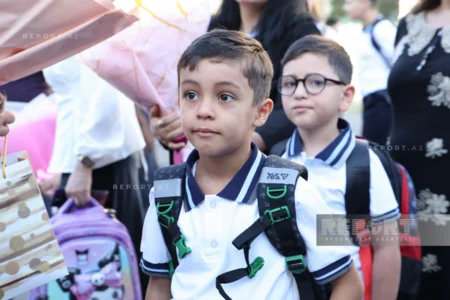 Məktəblərdə ilk dərs günü həyəcanı - FOTOREPORTAJ