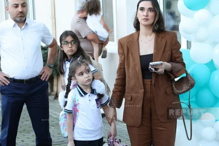Məktəblərdə ilk dərs günü həyəcanı - FOTOREPORTAJ