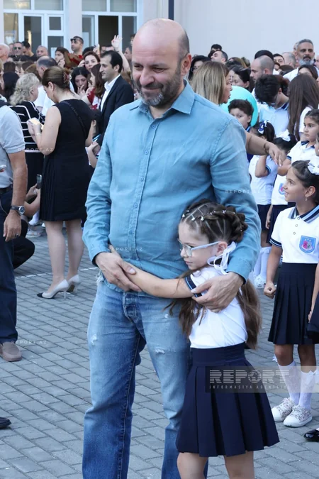 Məktəblərdə ilk dərs günü həyəcanı - FOTOREPORTAJ