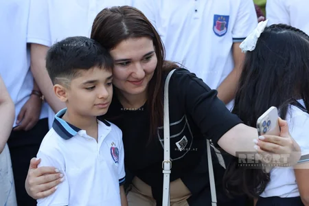 Məktəblərdə ilk dərs günü həyəcanı - FOTOREPORTAJ