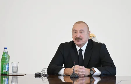 İlham Əliyev Bakıda keçirilən beynəlxalq konfransların iştirakçılarını qəbul edib