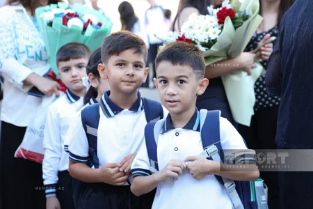 Məktəblərdə ilk dərs günü həyəcanı - FOTOREPORTAJ