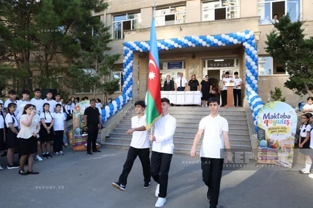 Məktəblərdə ilk dərs günü həyəcanı - FOTOREPORTAJ