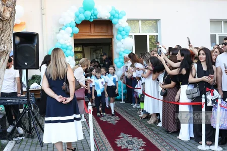 Məktəblərdə ilk dərs günü həyəcanı - FOTOREPORTAJ