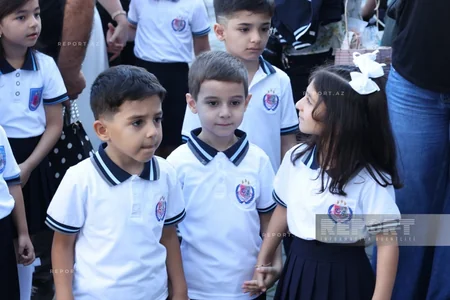 Məktəblərdə ilk dərs günü həyəcanı - FOTOREPORTAJ