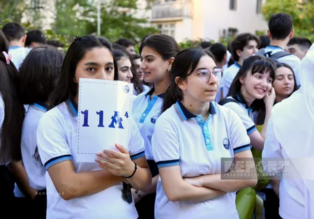 Məktəblərdə ilk dərs günü həyəcanı - FOTOREPORTAJ
