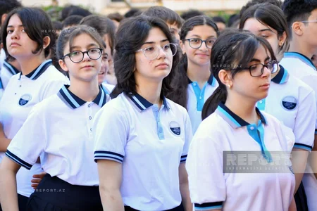 Məktəblərdə ilk dərs günü həyəcanı - FOTOREPORTAJ