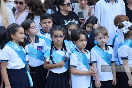 Məktəblərdə ilk dərs günü həyəcanı - FOTOREPORTAJ