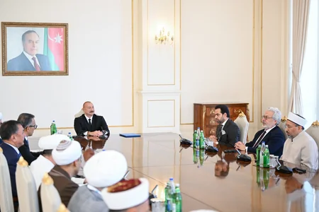 İlham Əliyev Bakıda keçirilən beynəlxalq konfransların iştirakçılarını qəbul edib