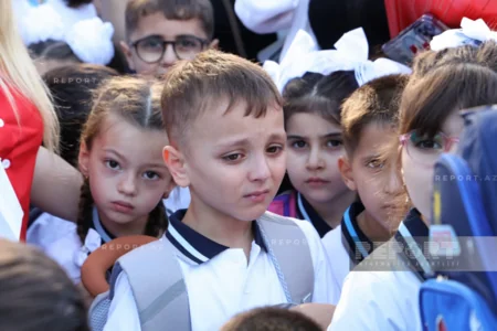 Məktəblərdə ilk dərs günü həyəcanı - FOTOREPORTAJ