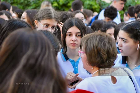 Məktəblərdə ilk dərs günü həyəcanı - FOTOREPORTAJ