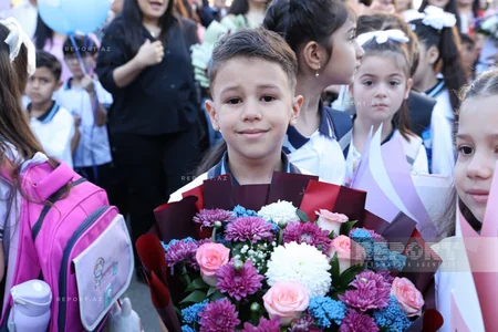 Məktəblərdə ilk dərs günü həyəcanı - FOTOREPORTAJ
