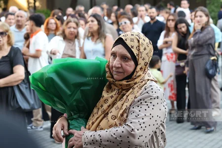 Məktəblərdə ilk dərs günü həyəcanı - FOTOREPORTAJ