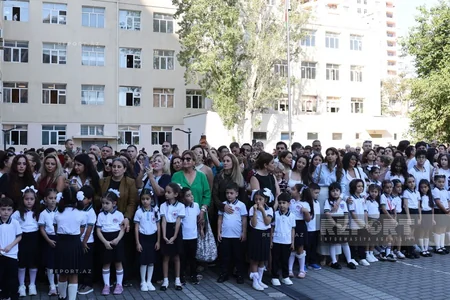 Məktəblərdə ilk dərs günü həyəcanı - FOTOREPORTAJ