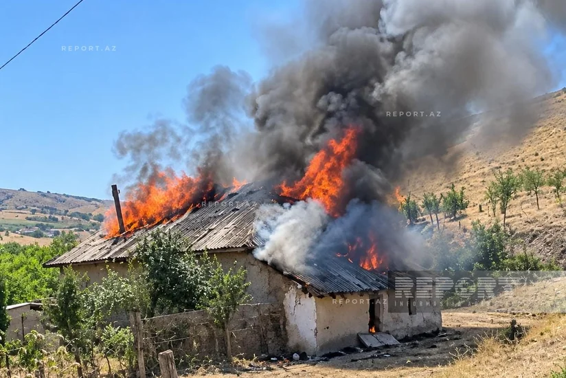 Cəlilabadda fərdi yaşayış evi tamamilə yanıb
