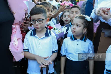 Məktəblərdə ilk dərs günü həyəcanı - FOTOREPORTAJ