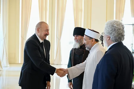 İlham Əliyev Bakıda keçirilən beynəlxalq konfransların iştirakçılarını qəbul edib