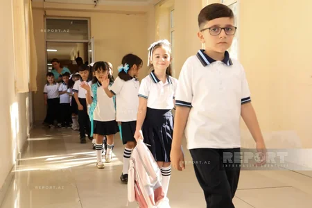 Məktəblərdə ilk dərs günü həyəcanı - FOTOREPORTAJ