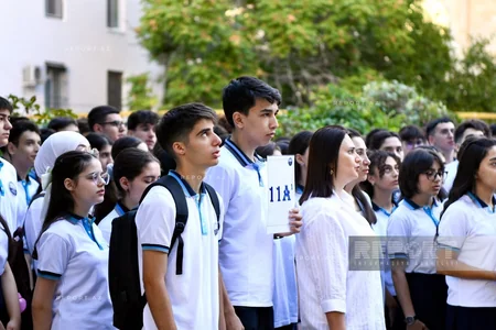 Məktəblərdə ilk dərs günü həyəcanı - FOTOREPORTAJ
