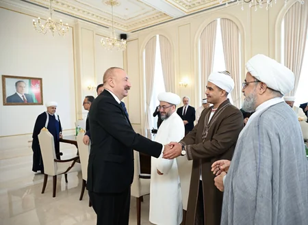 İlham Əliyev Bakıda keçirilən beynəlxalq konfransların iştirakçılarını qəbul edib