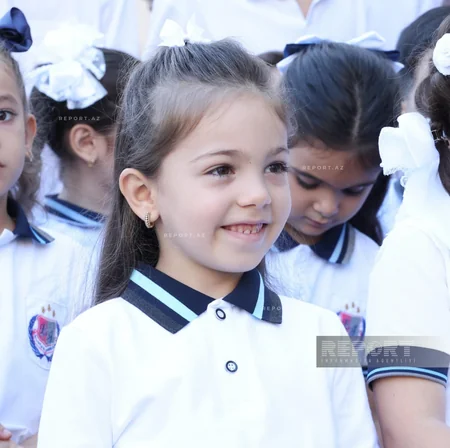 Məktəblərdə ilk dərs günü həyəcanı - FOTOREPORTAJ