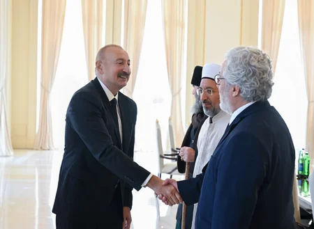 İlham Əliyev Bakıda keçirilən beynəlxalq konfransların iştirakçılarını qəbul edib