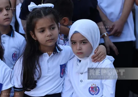 Məktəblərdə ilk dərs günü həyəcanı - FOTOREPORTAJ