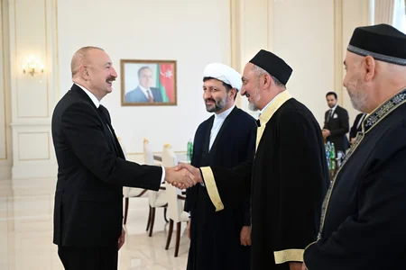 İlham Əliyev Bakıda keçirilən beynəlxalq konfransların iştirakçılarını qəbul edib