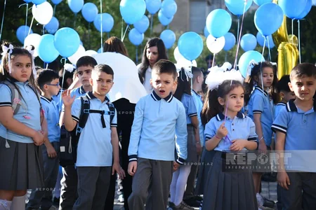 Məktəblərdə ilk dərs günü həyəcanı - FOTOREPORTAJ