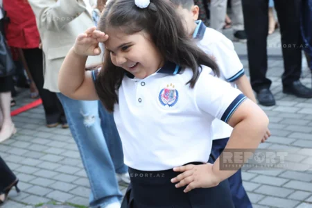 Məktəblərdə ilk dərs günü həyəcanı - FOTOREPORTAJ