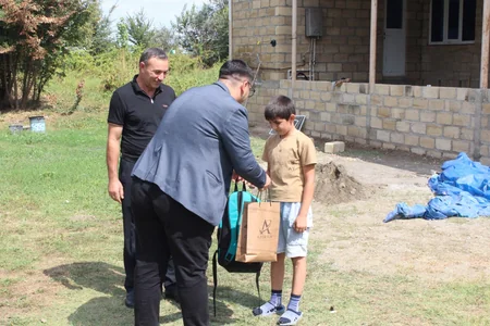 Azərşəkərdən kiçik məktəblilərə böyük sevinc