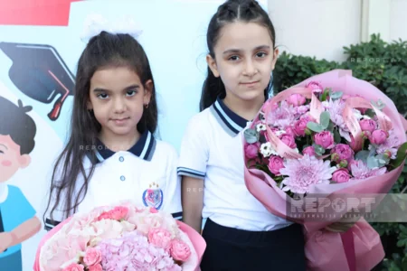 Məktəblərdə ilk dərs günü həyəcanı - FOTOREPORTAJ