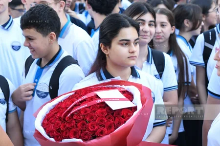 Məktəblərdə ilk dərs günü həyəcanı - FOTOREPORTAJ