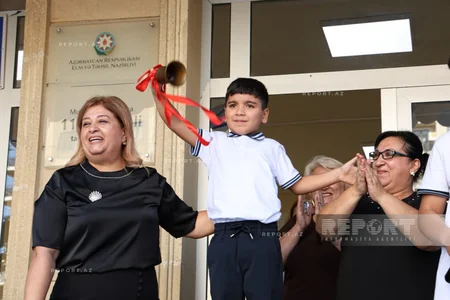 Məktəblərdə ilk dərs günü həyəcanı - FOTOREPORTAJ