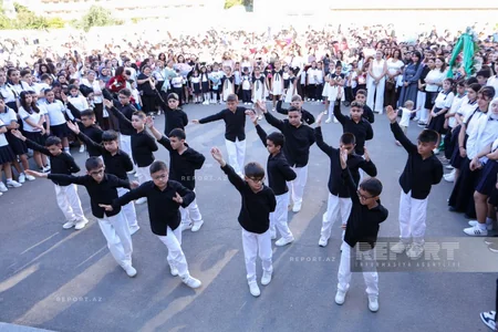 Məktəblərdə ilk dərs günü həyəcanı - FOTOREPORTAJ