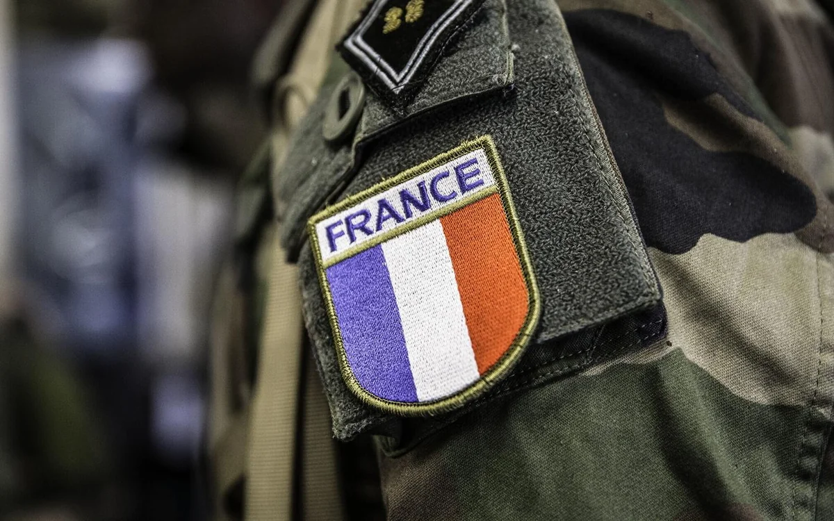 Le Figaro: Франция планирует нанять 100 тыс. человек в оборонной сфере к 2030 году