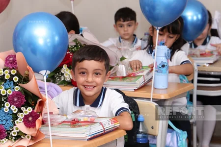 Məktəblərdə ilk dərs günü həyəcanı - FOTOREPORTAJ