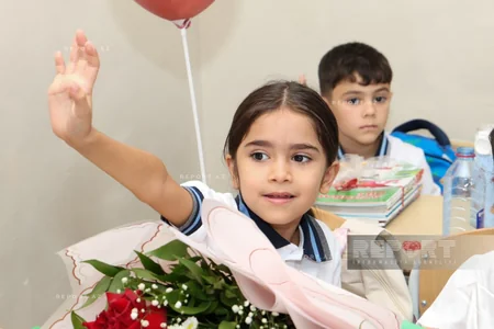 Məktəblərdə ilk dərs günü həyəcanı - FOTOREPORTAJ