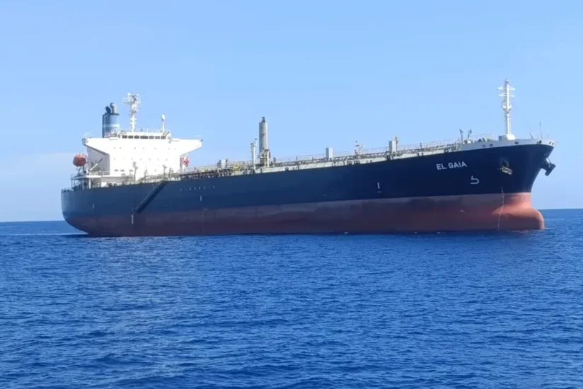 КСИР: В Ормузском проливе нефтяной танкер подорвался на мине